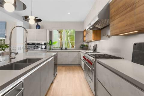 2887 Pine Tree Dr, Miami Beach FL - photo 8 of 44