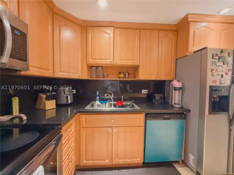 5005 Collins Ave 825, Miami Beach FL - photo 9 of 46