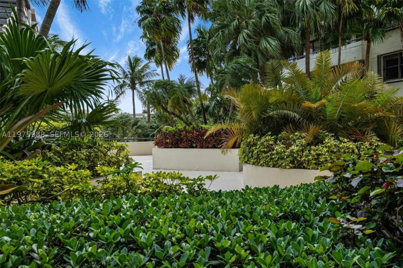 2 bedroom Condominium at 170 Ocean Lane Dr 310, Ocean Lane Plaza Condo, Key Biscayne — photo 3