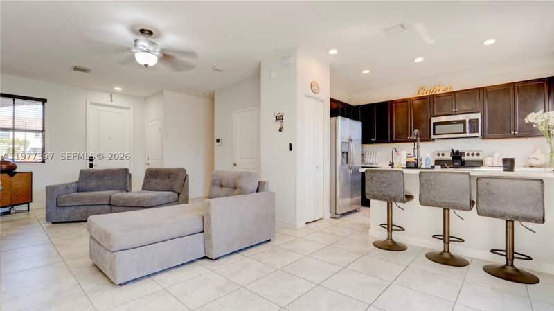 3 bedroom Townhouse at 11238 SW 250th Ter, Coco Palm Villas, Homestead — photo 2