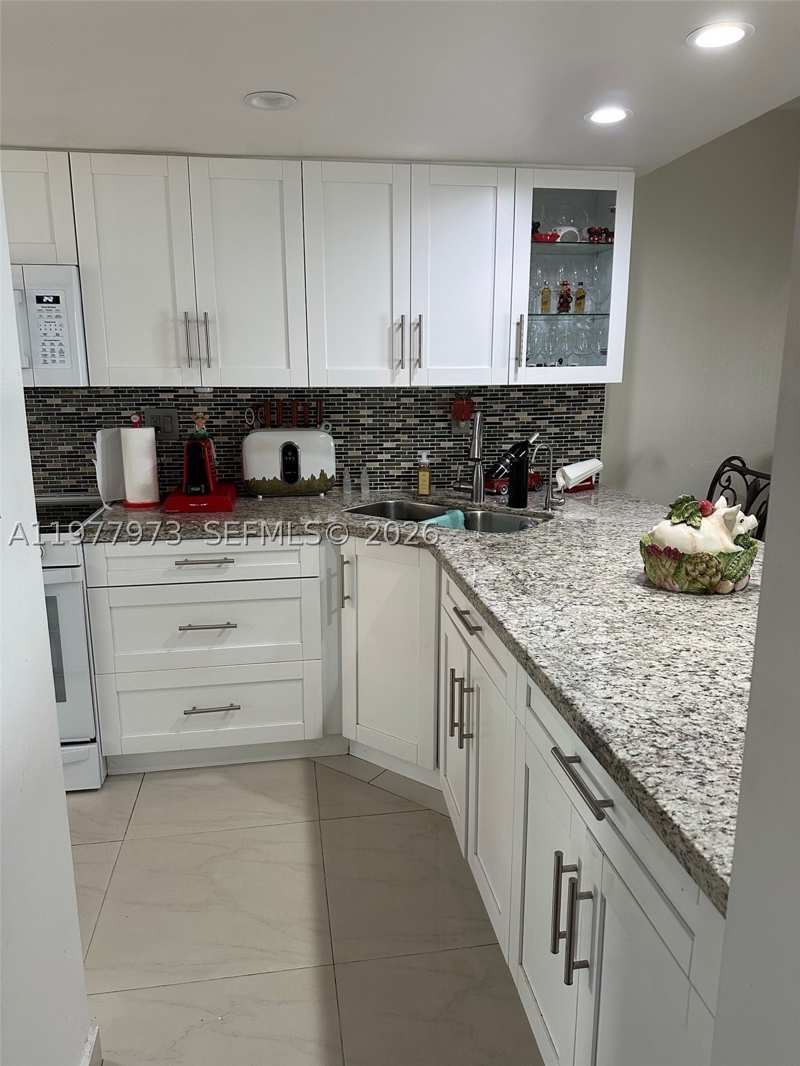 3 bedroom Townhouse at 2385 W 69th St 2385-A, West Palm Gardens Villas, Hialeah — photo 1