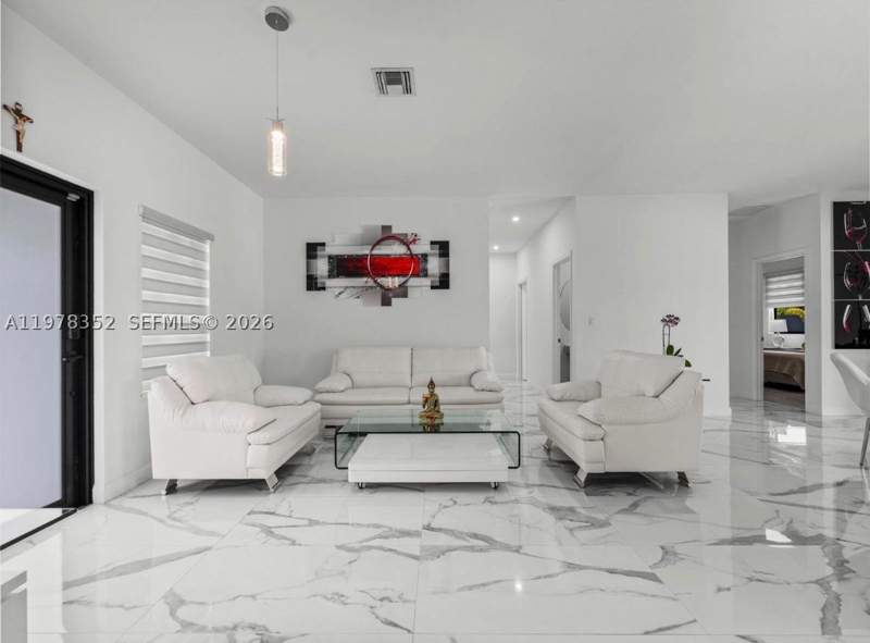 3 bedroom SingleFamilyResidence at 13351 SW 190th St, Valencia Acres, Miami — photo 5