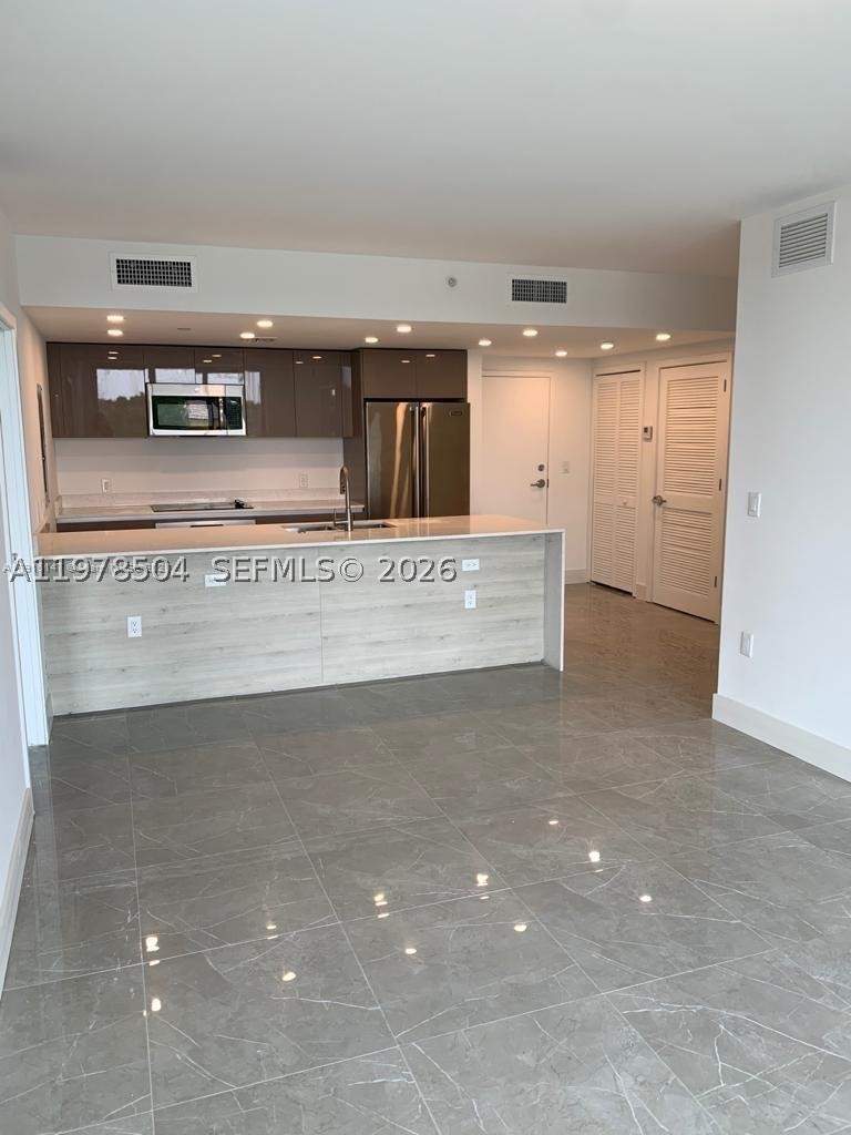 2 bedroom Condominium at 13800 Highland Dr 403, The Highlands Condo, North Miami Beach — photo 4
