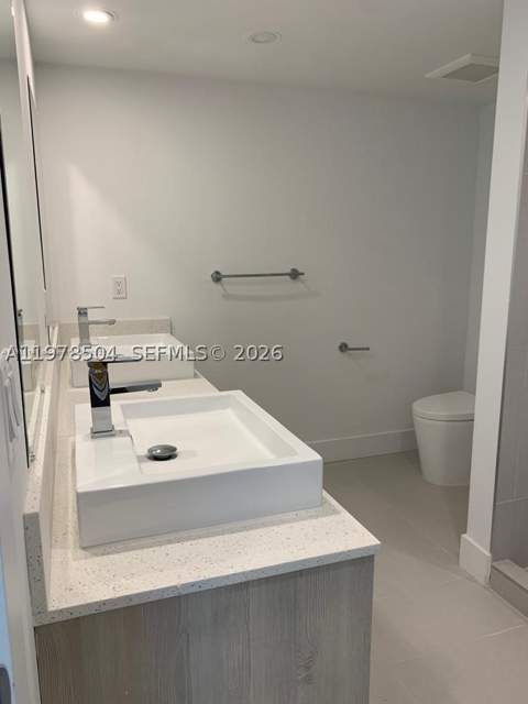13800 Highland Dr 403, North Miami Beach FL - photo 9 of 17
