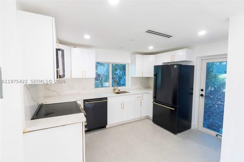 3 bedroom SingleFamilyResidence at 905 Tangier St, Tamiami Place Plan 1, Coral Gables — photo 4