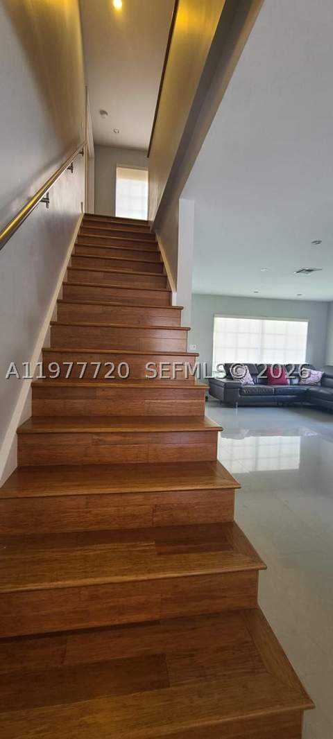 8826 NW 189th Ter, Hialeah FL - photo 15 of 34