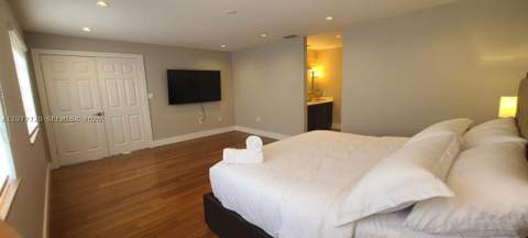 8826 NW 189th Ter, Hialeah FL - photo 17 of 34