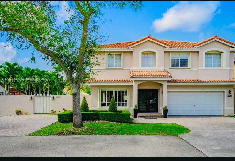 4 bedroom SingleFamilyResidence at 8826 NW 189th Ter, Lakes On The Green Gwendo, Hialeah — photo 2