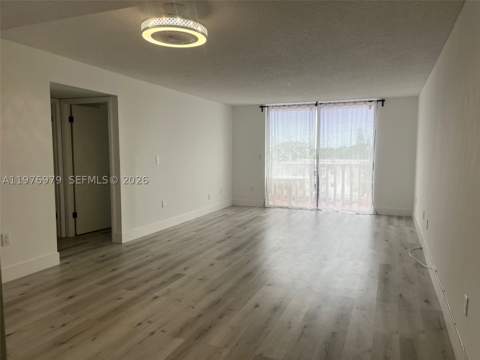 8530 Byron Ave 402, Miami Beach FL - photo 12 of 29