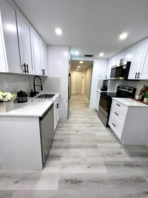8530 Byron Ave 402, Miami Beach FL - photo 14 of 29
