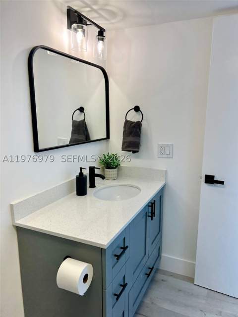8530 Byron Ave 402, Miami Beach FL - photo 19 of 29