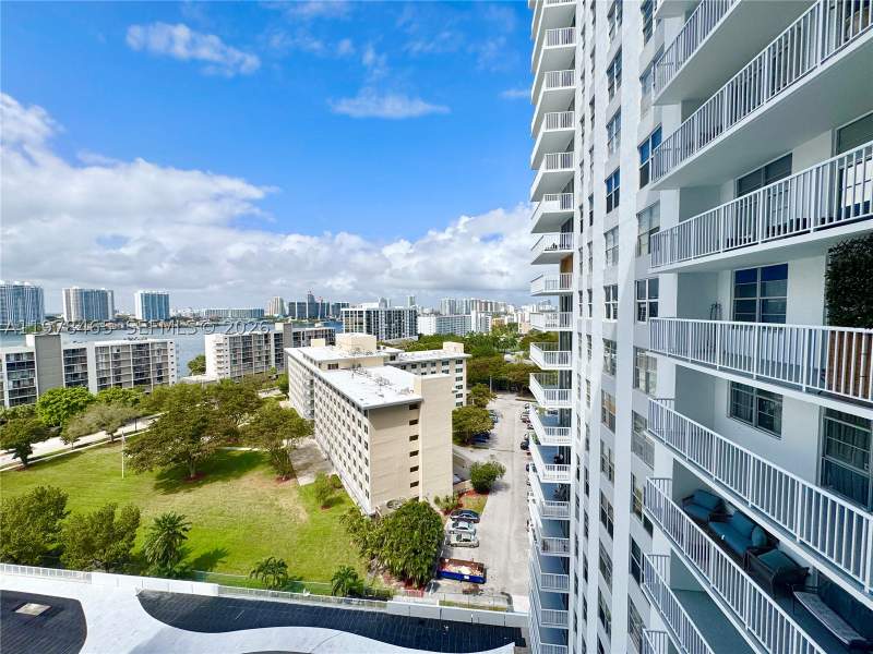 2 bedroom Condominium at 231 174th St 1501, Winston Towers 400 Condo, Sunny Isles Beach — photo 5