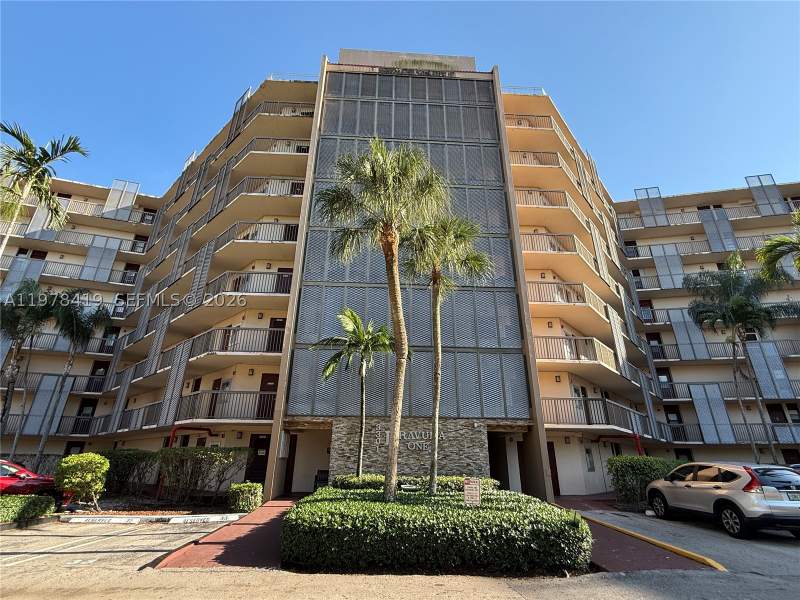1 bedroom Condominium at 3301 N Country Club Dr 106, Bravura I Condo, Aventura — photo 2