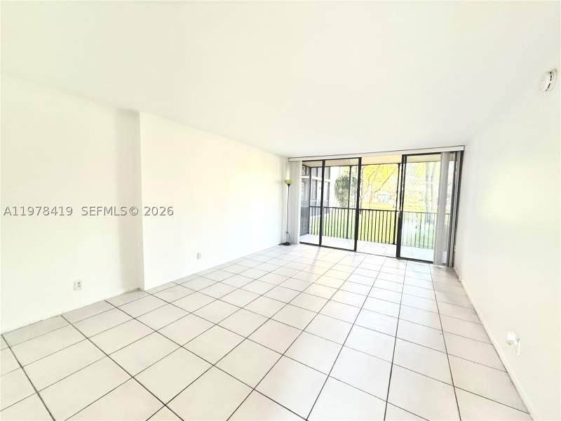 1 bedroom Condominium at 3301 N Country Club Dr 106, Bravura I Condo, Aventura — photo 4