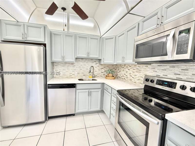 1 bedroom Condominium at 3301 N Country Club Dr 106, Bravura I Condo, Aventura — photo 5
