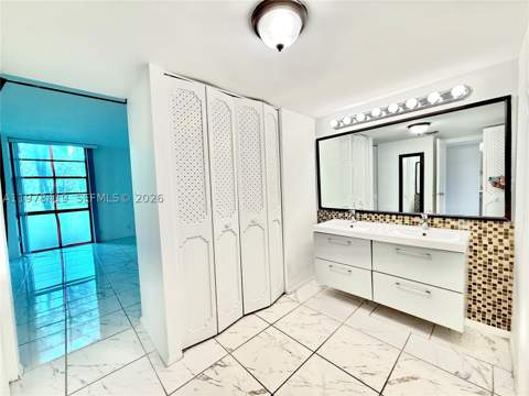 3301 N Country Club Dr 106, Aventura FL - photo 7 of 18