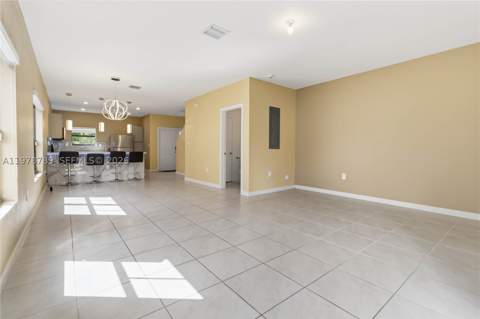 421 NE 1st Dr, Florida City FL - photo 10 of 24