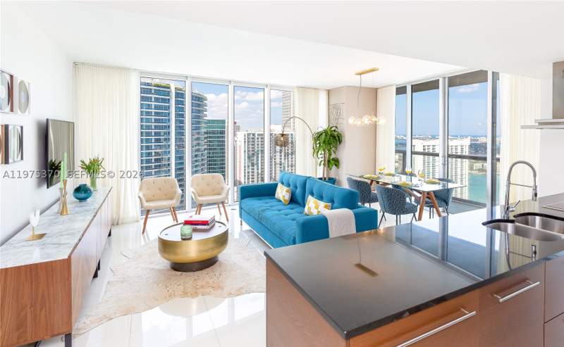 2 bedroom Condominium at 485 Brickell Ave 4702, Icon Brickell Condo No 3, Miami — photo 2