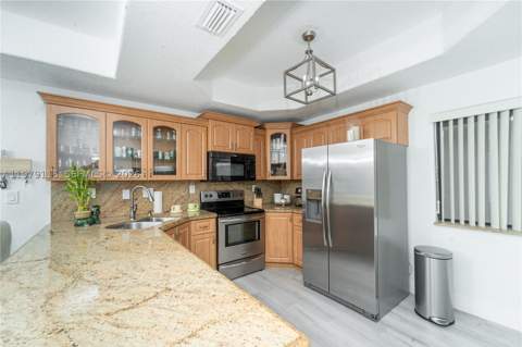 14172 NW 87th Ct, Miami Lakes FL - photo 9 of 31