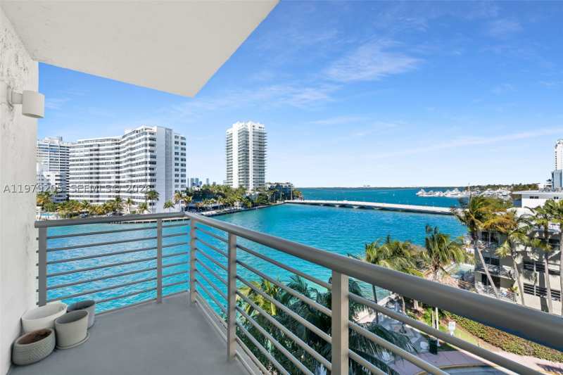 1 bedroom Condominium at 1450 Lincoln Rd 601, Lincoln Bay Towers Condo, Miami Beach — photo 1