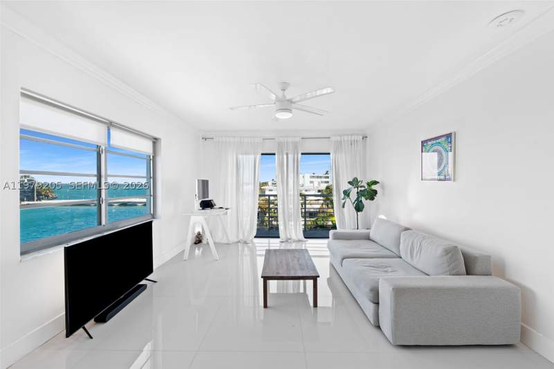 1 bedroom Condominium at 1450 Lincoln Rd 601, Lincoln Bay Towers Condo, Miami Beach — photo 4