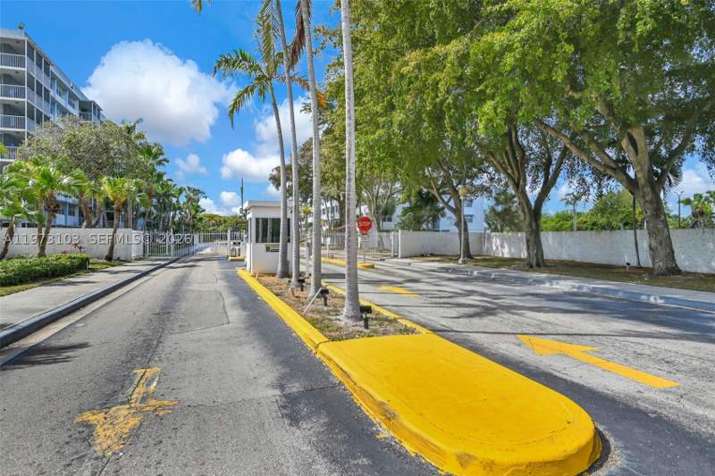 2 bedroom Condominium at 700 NW 214th St 321, Ellington At County Line, Miami Gardens — photo 3
