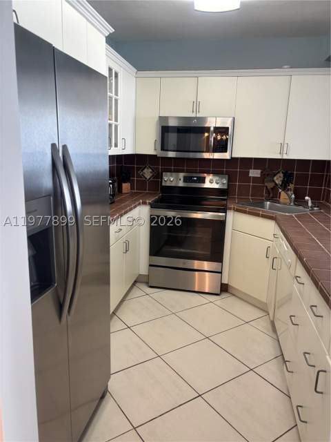 5601 Collins Ave 505, Miami Beach FL - photo 10 of 25