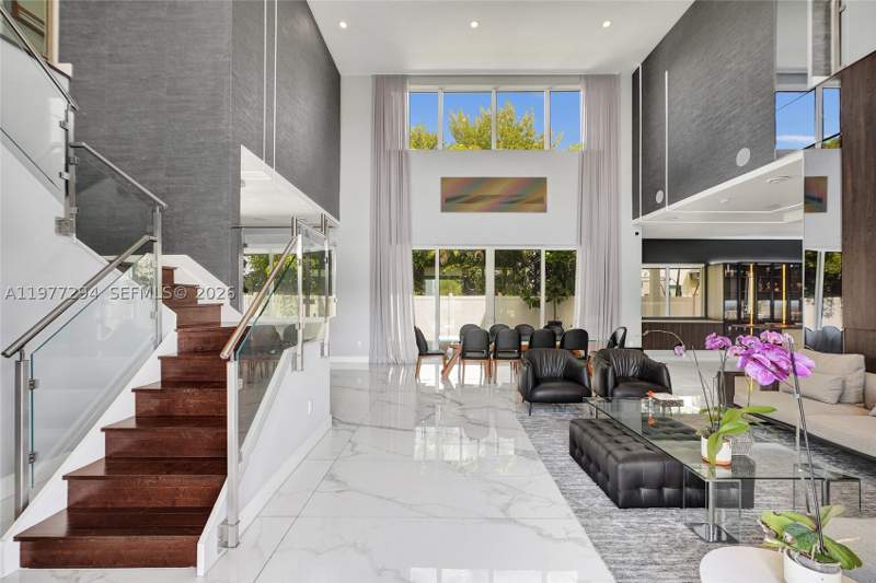 5 bedroom SingleFamilyResidence at 10223 NW 75th Ter, Doral Commons Residential, Doral — photo 2