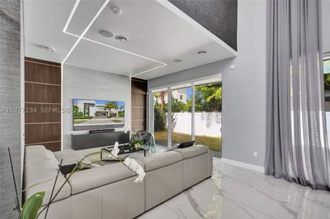 10223 NW 75th Ter, Doral FL - photo 7 of 84