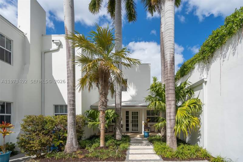 4 bedroom SingleFamilyResidence at 707 W 54th St, La Gorce Golf Sub, Miami Beach — photo 2