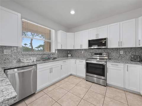 363 NE 25th Ter, Homestead FL - photo 15 of 46