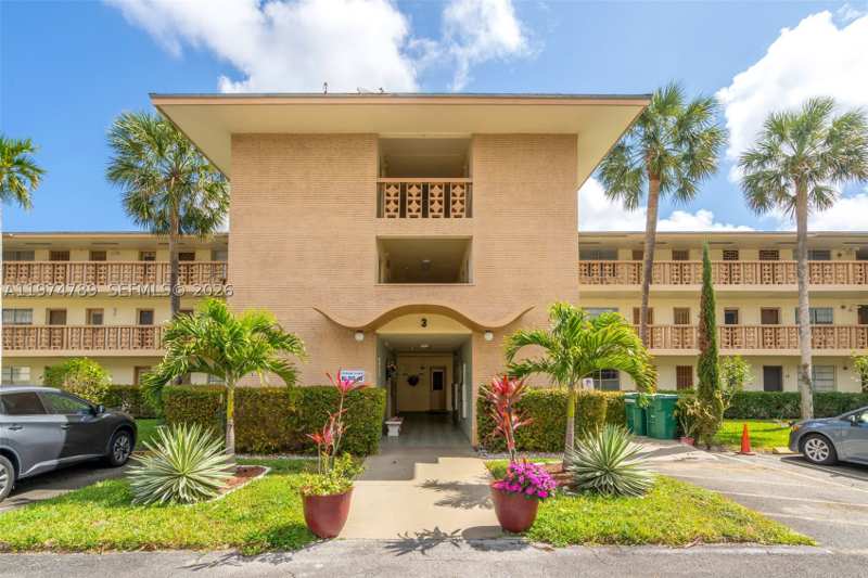 1 bedroom StockCooperative at 17050 NE 14th Ave 106, Mar-Len Gardens No 3 Corp, Miami — photo 1