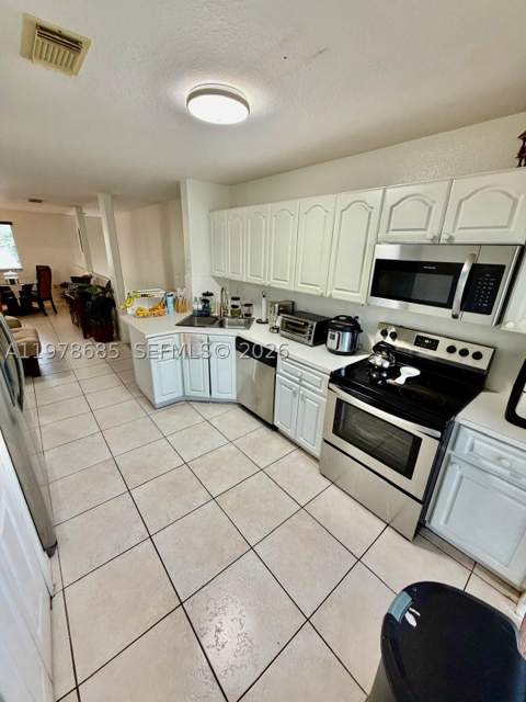5605 NW 109th Ave 76, Doral FL - photo 16 of 32