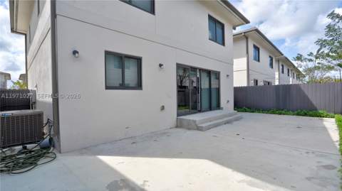 1168 NW 1st St, Florida City FL - photo 6 of 52
