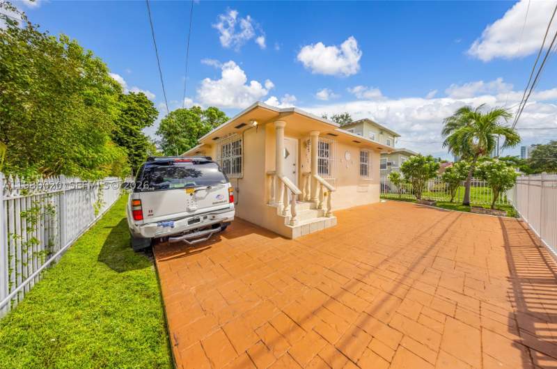 3 bedroom SingleFamilyResidence at 287 NW 31st St, Wynd Wood Park, Miami — photo 3