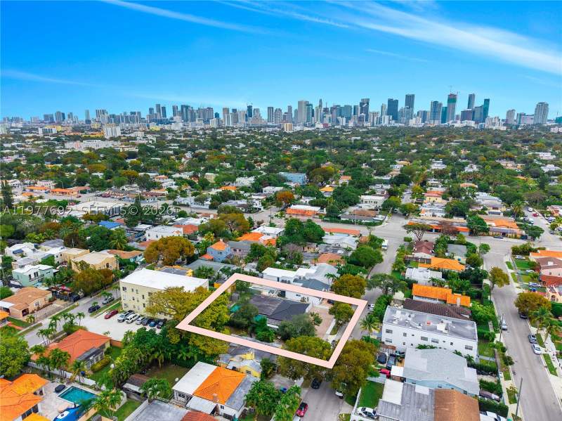 10 bedroom SingleFamilyResidence at 1761 SW 14 Street, SOUTH SHENANDOAH, Miami — photo 1