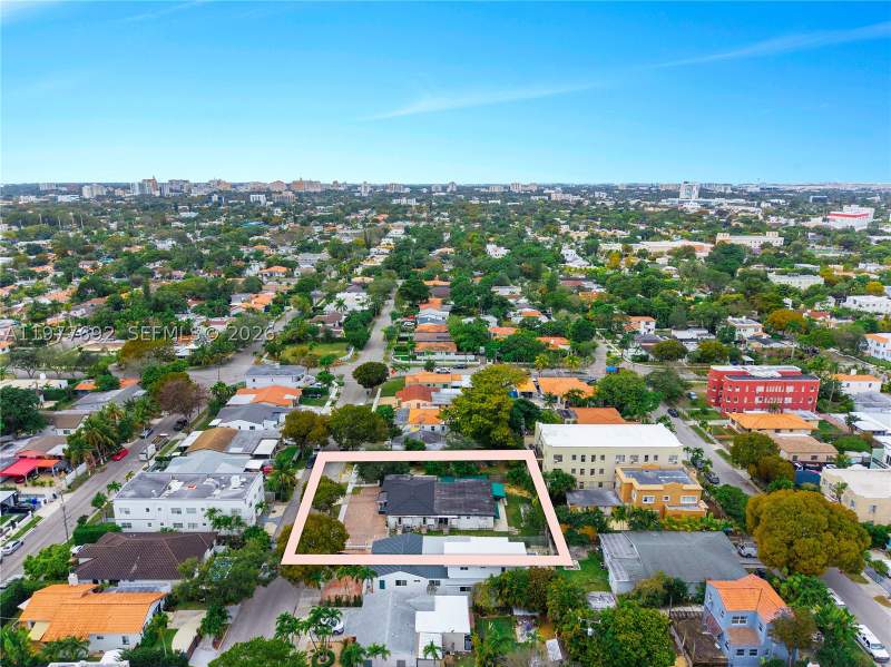 10 bedroom SingleFamilyResidence at 1761 SW 14 Street, SOUTH SHENANDOAH, Miami — photo 3