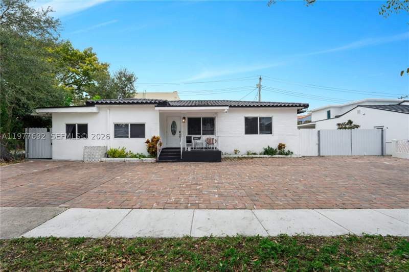 10 bedroom SingleFamilyResidence at 1761 SW 14 Street, SOUTH SHENANDOAH, Miami — photo 4