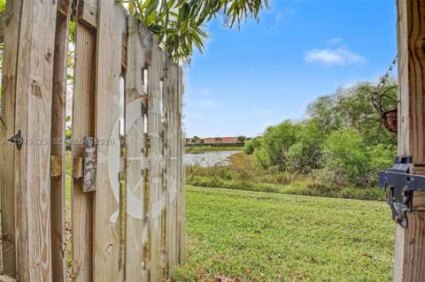 445 NE 4th St, Florida City FL - photo 9 of 30