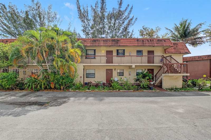2 bedroom Condominium at 6525 W 26th Dr 204-37, Lago Grande Three-A Condo, Hialeah — photo 1