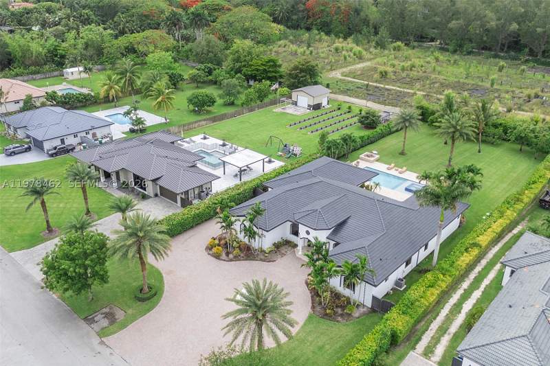 4 bedroom SingleFamilyResidence at 20120 SW 133rd Ave, Valencia Groves Estates, Miami — photo 5
