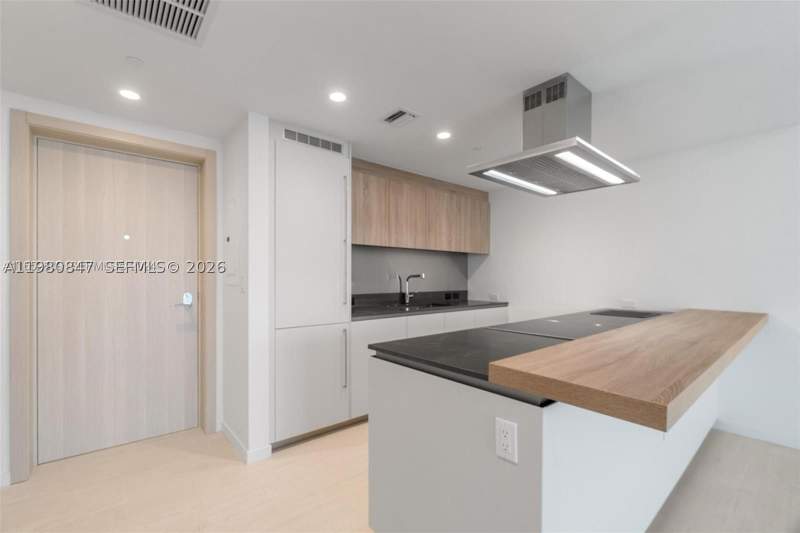 1 bedroom Condominium at 1000 Brickell Plz 3310, Brickell Flatiron Condo, Miami — photo 3