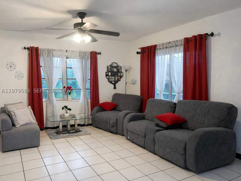 3 bedroom SingleFamilyResidence at 631 Jann Ave, Curtiss Park, Opa Locka — photo 2