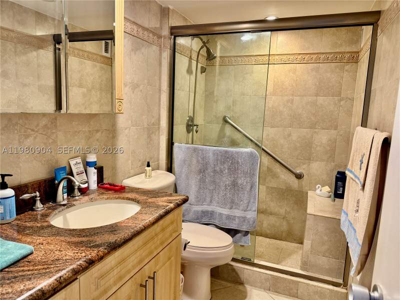 1 bedroom Condominium at 5005 Collins Ave 304, The Carriage Club North C, Miami Beach — photo 4