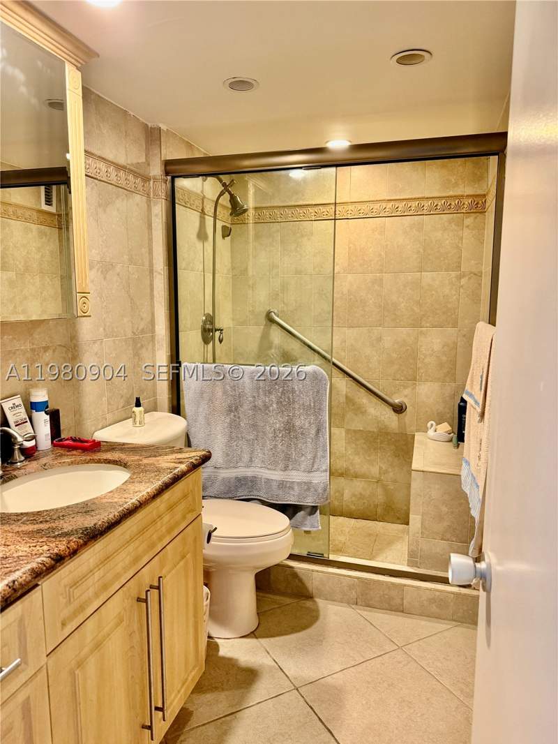 1 bedroom Condominium at 5005 Collins Ave 304, The Carriage Club North C, Miami Beach — photo 5
