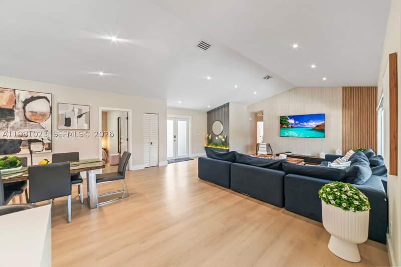 5 bedroom SingleFamilyResidence at 14481 SW 161st St, Limewood Grove, Miami — photo 3