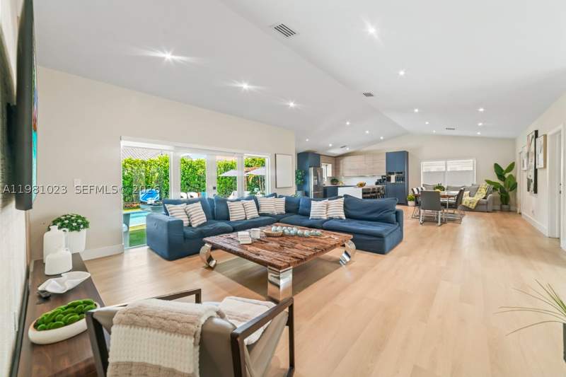 5 bedroom SingleFamilyResidence at 14481 SW 161st St, Limewood Grove, Miami — photo 5