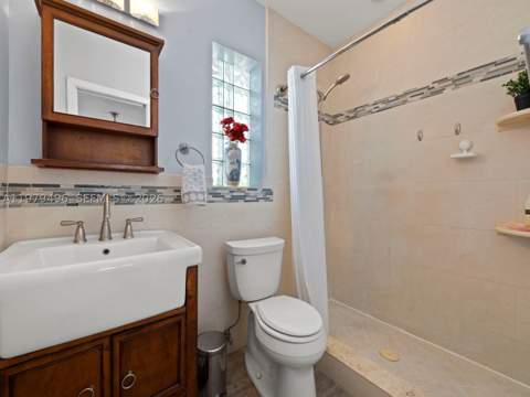 8620 SW 185th Ter, Cutler Bay FL - photo 13 of 39