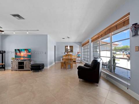 8620 SW 185th Ter, Cutler Bay FL - photo 8 of 39