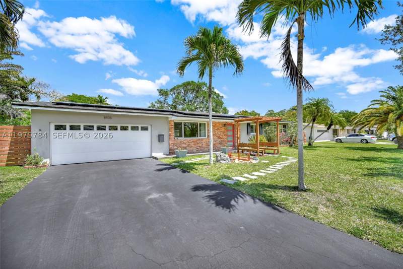 3 bedroom SingleFamilyResidence at 8935 SW 186th Ter, Whispering Pines Estates, Cutler Bay — photo 2